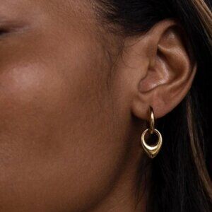 CAITLYN MINIMALIST Teardrop Earrings